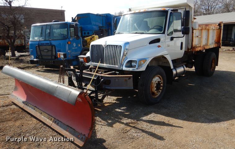 image for item DL2050 2005 International 7300  dump truck