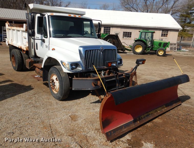 image for item DL2050 2005 International 7300  dump truck