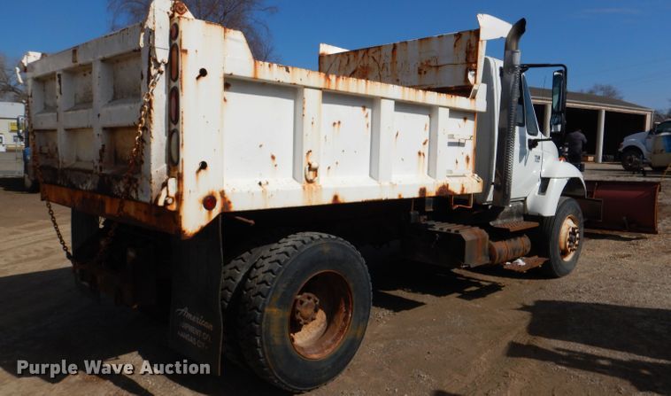 image for item DL2050 2005 International 7300  dump truck