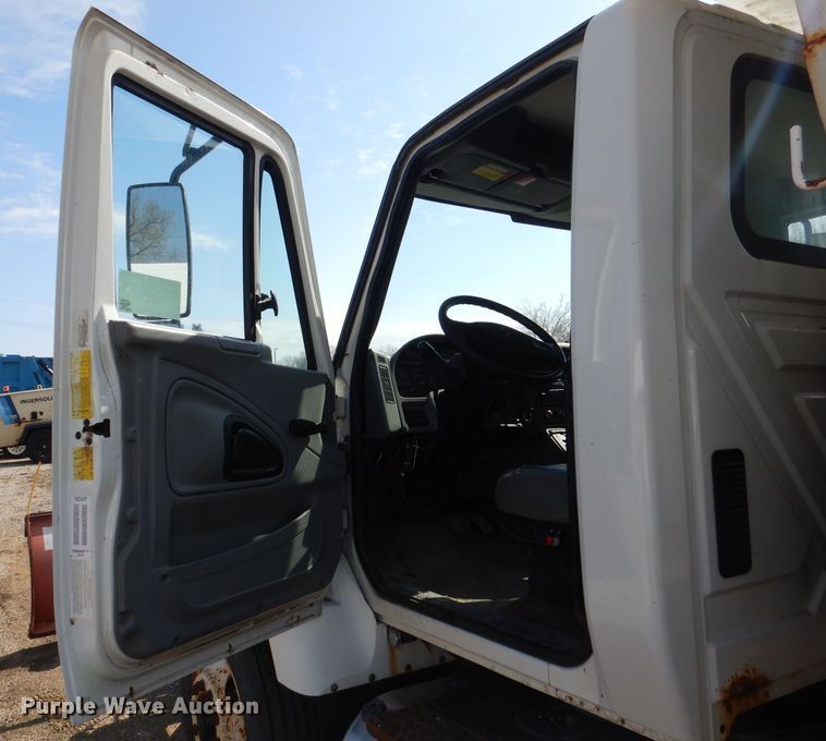 image for item DL2050 2005 International 7300  dump truck