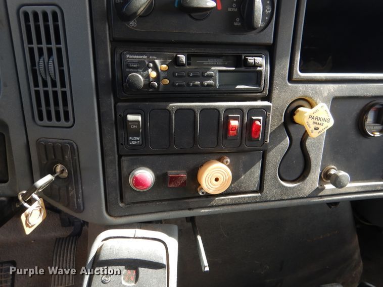 image for item DL2050 2005 International 7300  dump truck