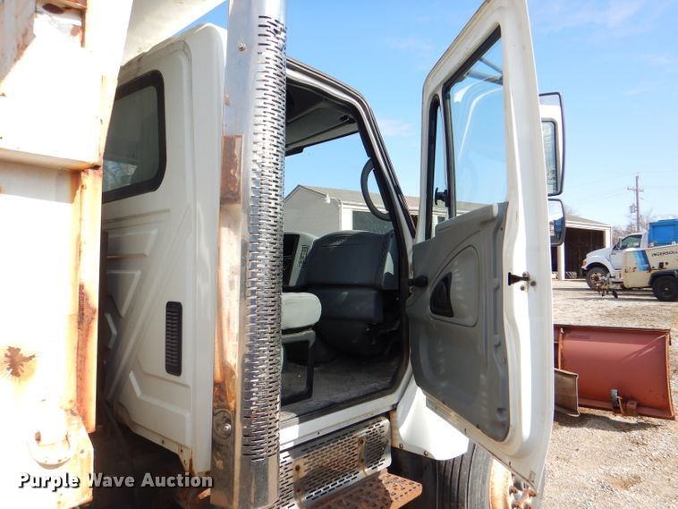 image for item DL2050 2005 International 7300  dump truck