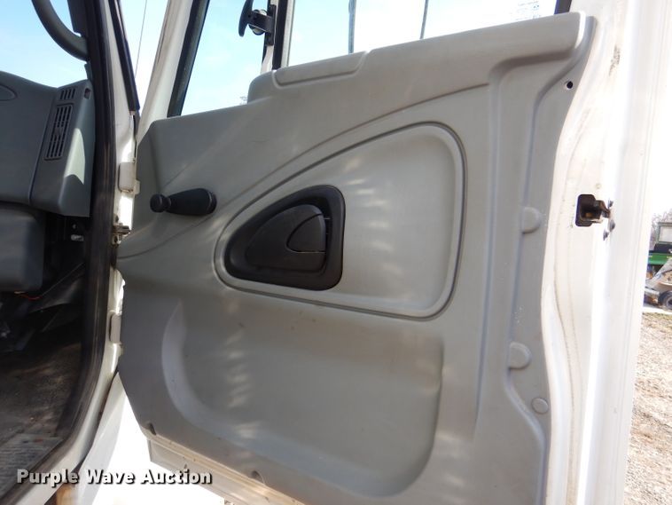 image for item DL2050 2005 International 7300  dump truck