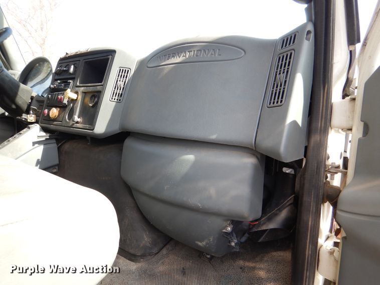 image for item DL2050 2005 International 7300  dump truck