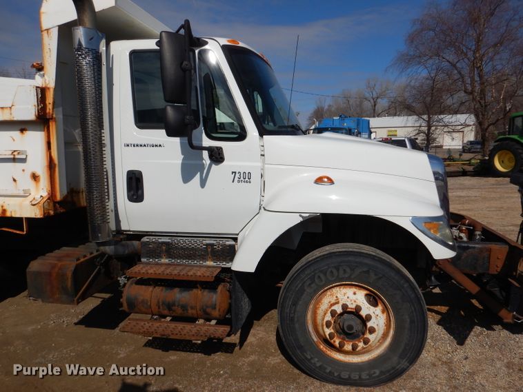 image for item DL2050 2005 International 7300  dump truck