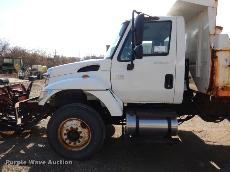 image for item DL2050 2005 International 7300  dump truck