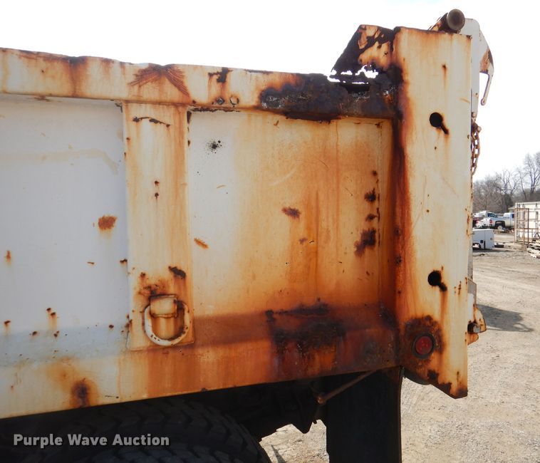 image for item DL2050 2005 International 7300  dump truck