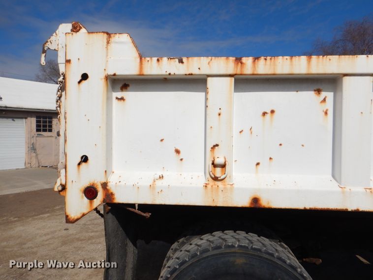 image for item DL2050 2005 International 7300  dump truck