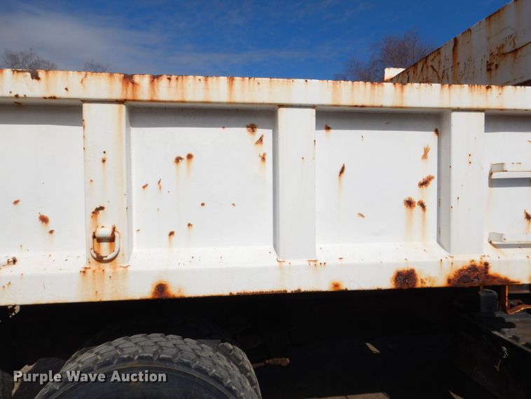 image for item DL2050 2005 International 7300  dump truck