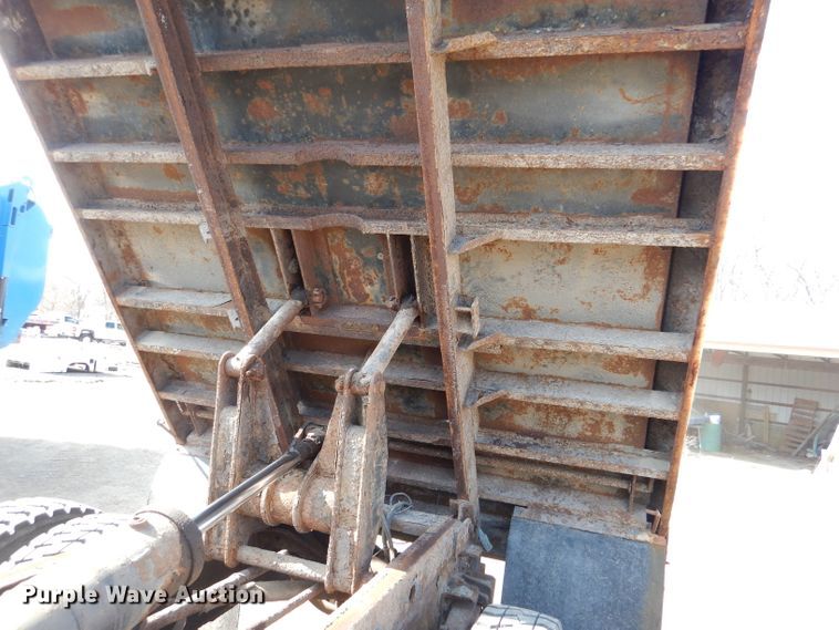 image for item DL2050 2005 International 7300  dump truck