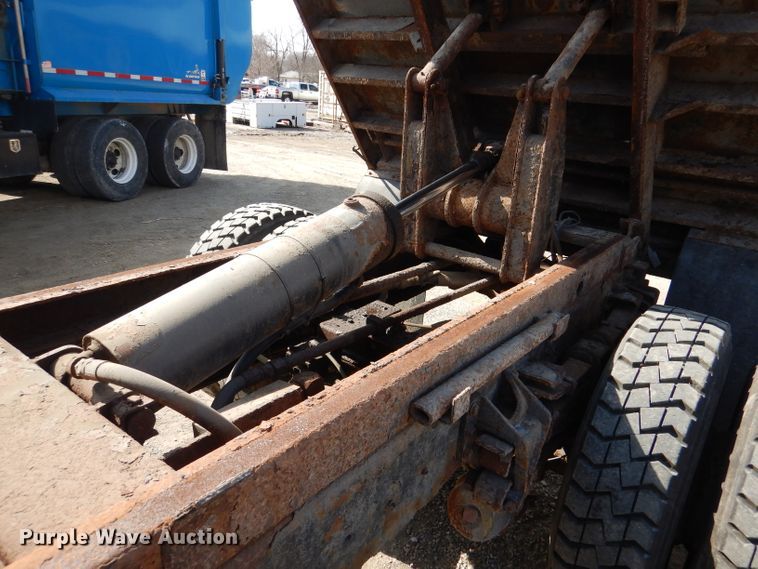 image for item DL2050 2005 International 7300  dump truck