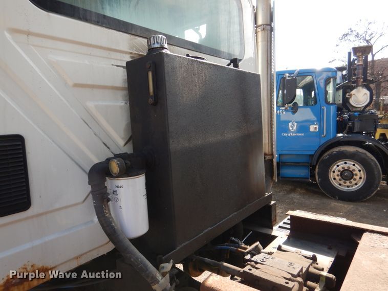 image for item DL2050 2005 International 7300  dump truck