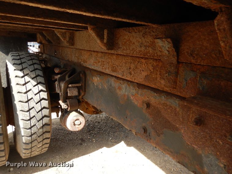 image for item DL2050 2005 International 7300  dump truck