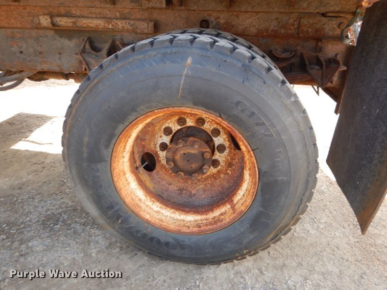 image for item DL2050 2005 International 7300  dump truck