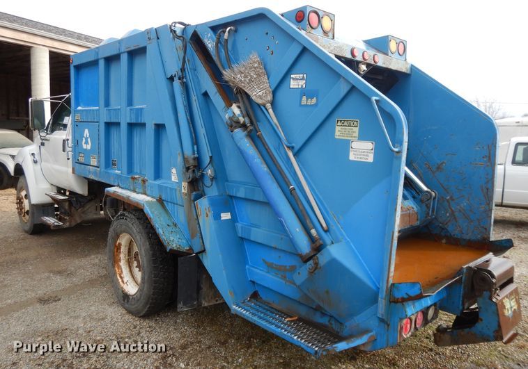 image for item DL2051 2000 Ford F650 Super Duty  refuse truck