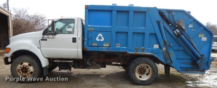 image for item DL2051 2000 Ford F650 Super Duty  refuse truck