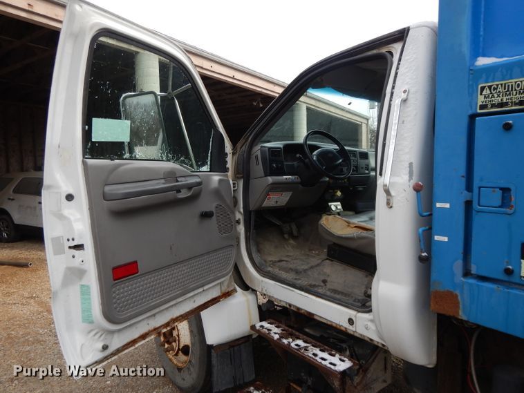 image for item DL2051 2000 Ford F650 Super Duty  refuse truck
