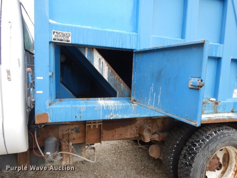 image for item DL2051 2000 Ford F650 Super Duty  refuse truck