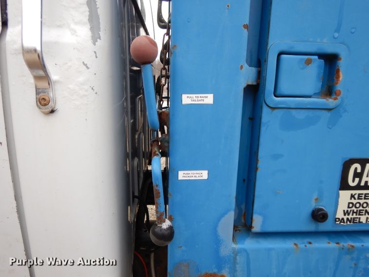 image for item DL2051 2000 Ford F650 Super Duty  refuse truck