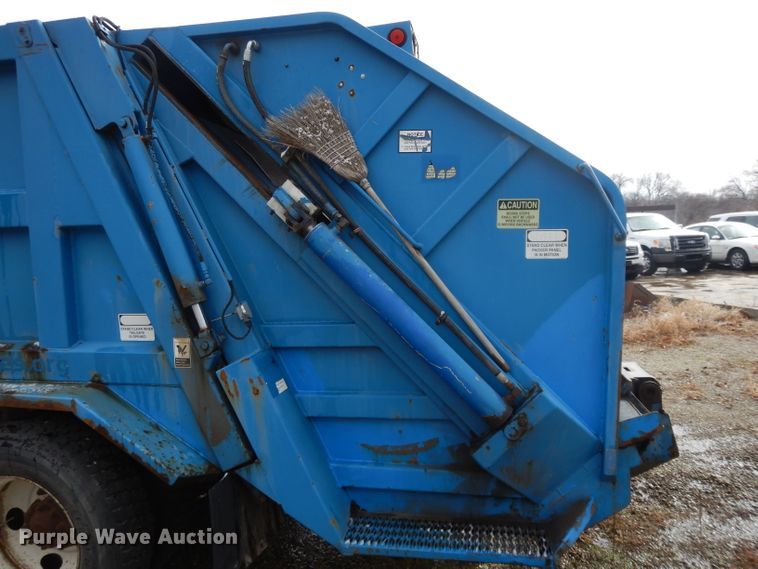 image for item DL2051 2000 Ford F650 Super Duty  refuse truck