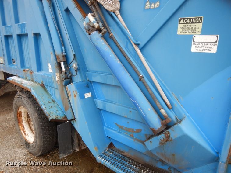 image for item DL2051 2000 Ford F650 Super Duty  refuse truck