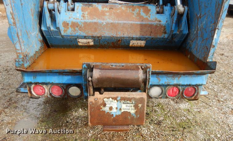 image for item DL2051 2000 Ford F650 Super Duty  refuse truck