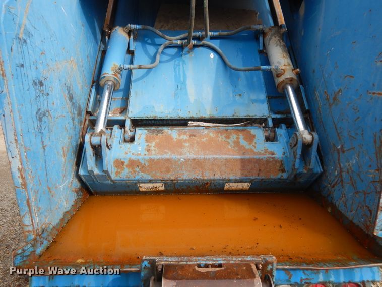 image for item DL2051 2000 Ford F650 Super Duty  refuse truck