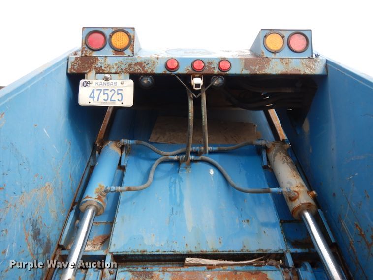 image for item DL2051 2000 Ford F650 Super Duty  refuse truck