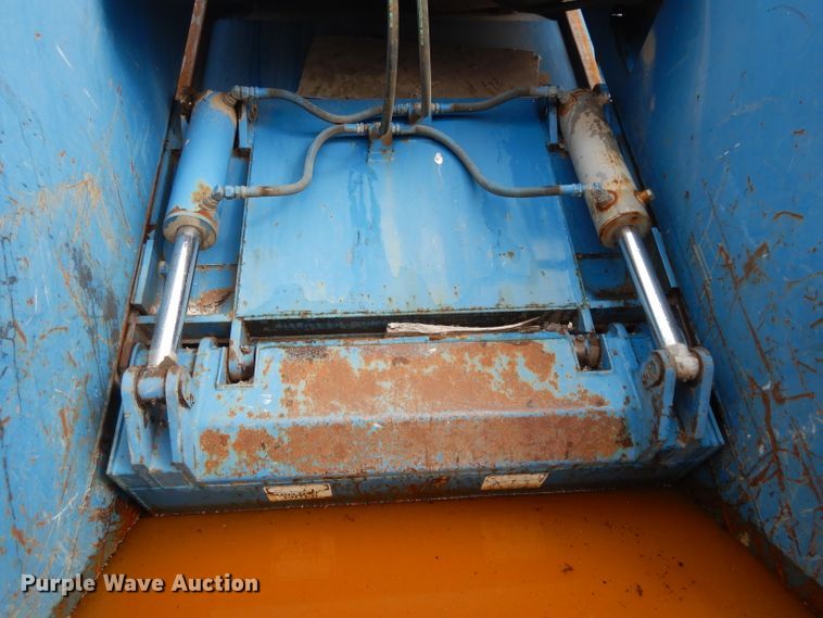 image for item DL2051 2000 Ford F650 Super Duty  refuse truck