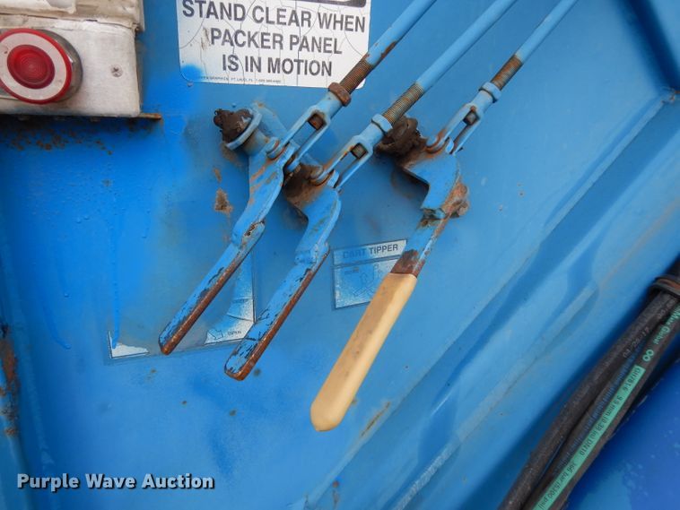 image for item DL2051 2000 Ford F650 Super Duty  refuse truck