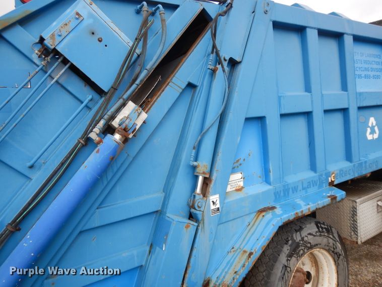 image for item DL2051 2000 Ford F650 Super Duty  refuse truck