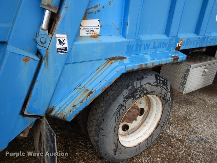 image for item DL2051 2000 Ford F650 Super Duty  refuse truck