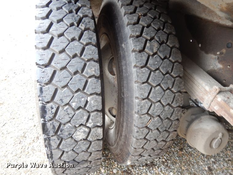 image for item DL2051 2000 Ford F650 Super Duty  refuse truck