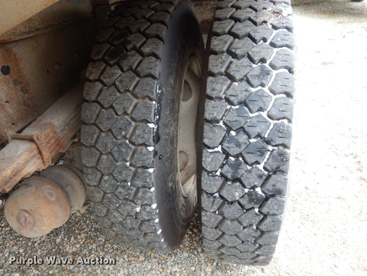 image for item DL2051 2000 Ford F650 Super Duty  refuse truck