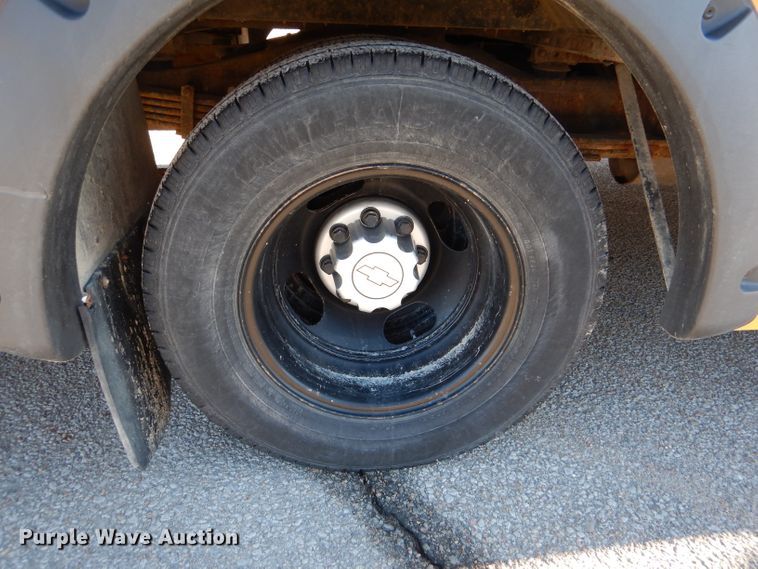 image for item DL2145 2011 Chevrolet Express G3500  school bus