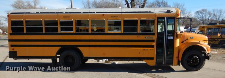 image for item DL2146 2002 International 3800  school bus