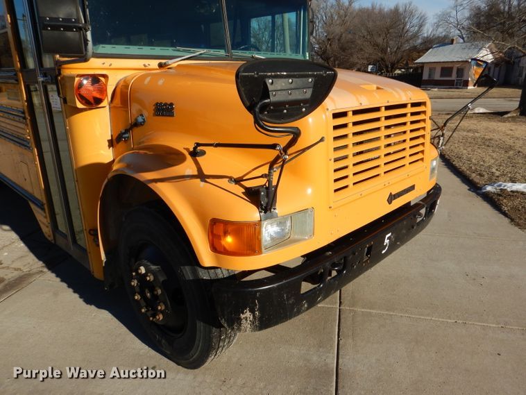 image for item DL2146 2002 International 3800  school bus