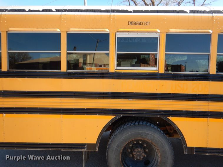 image for item DL2146 2002 International 3800  school bus