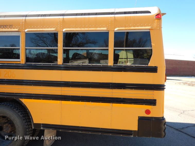 image for item DL2146 2002 International 3800  school bus