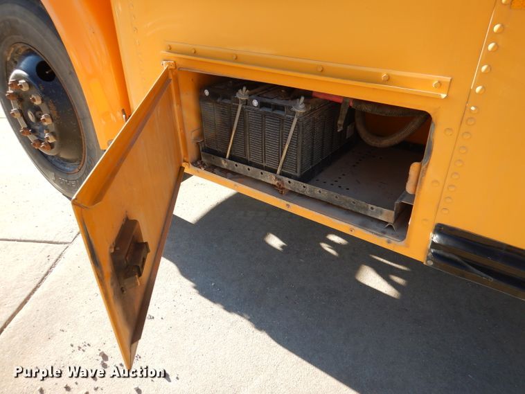 image for item DL2146 2002 International 3800  school bus