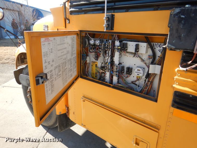 image for item DL2146 2002 International 3800  school bus