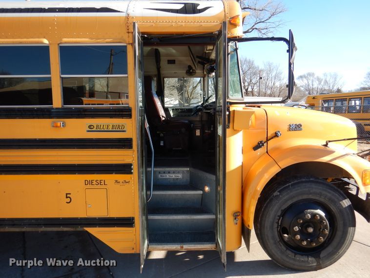 image for item DL2146 2002 International 3800  school bus