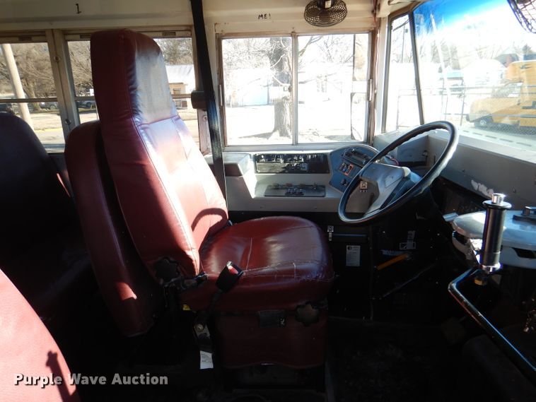 image for item DL2146 2002 International 3800  school bus