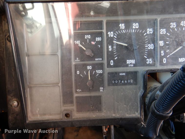 image for item DL2146 2002 International 3800  school bus