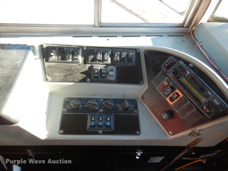 image for item DL2146 2002 International 3800  school bus