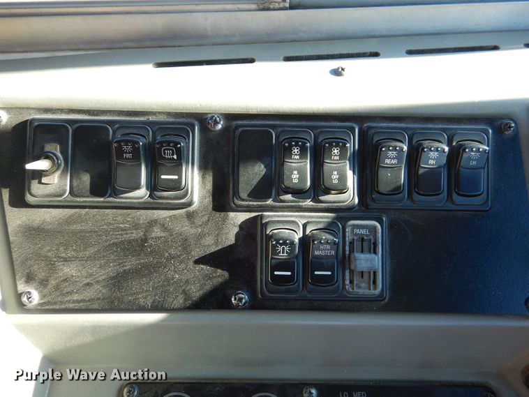 image for item DL2146 2002 International 3800  school bus