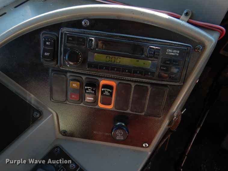 image for item DL2146 2002 International 3800  school bus