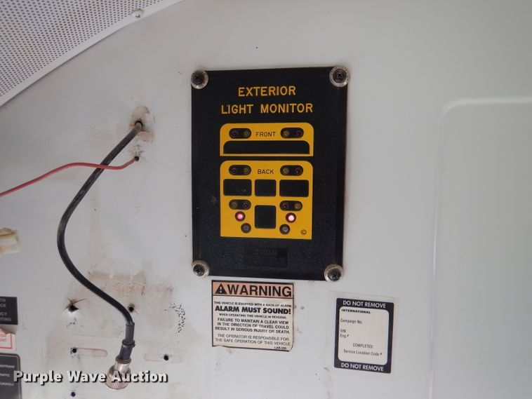 image for item DL2146 2002 International 3800  school bus