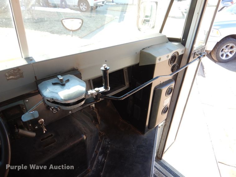 image for item DL2146 2002 International 3800  school bus