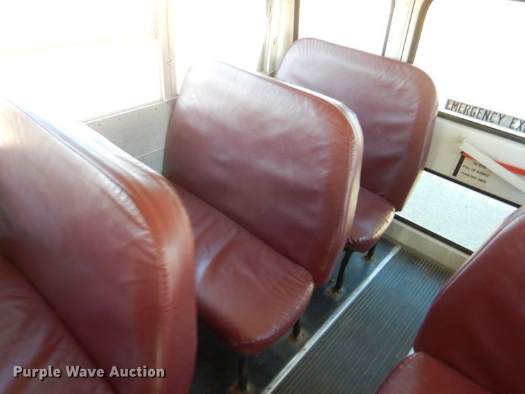 image for item DL2146 2002 International 3800  school bus